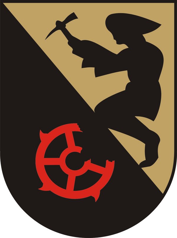 Gemeindewappen der Gemeinde St. Kathrein auf dem ein Mann mit Hammer und ein Wagenrad zu sehen ist in rot, beige, schwarzen Farben