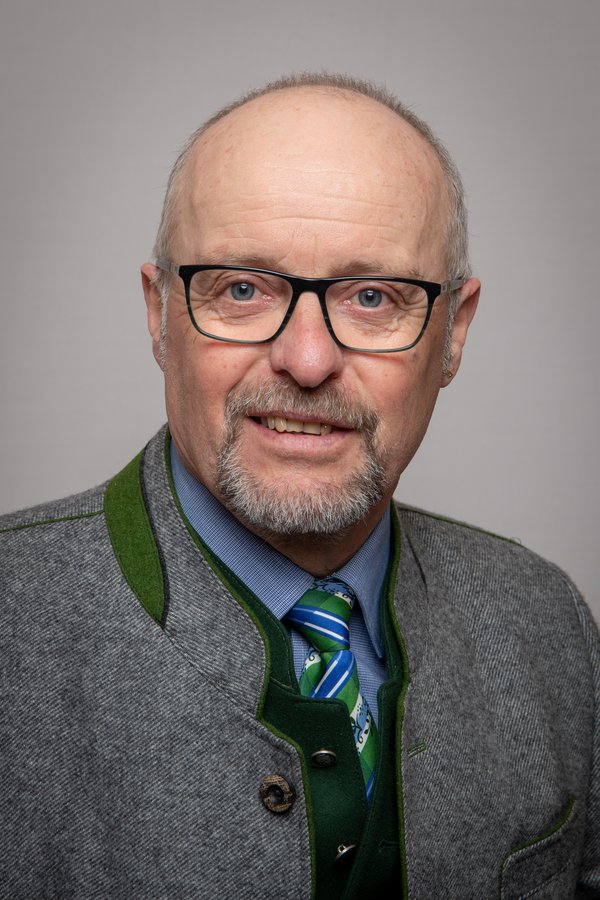 Ein Porträtfoto des Bürgermeisters Peter Knöbelreiter
