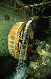 Das Wasserrad der Hinterleitner Mühle im Mühlental in St. Kathrein am Hauenstein